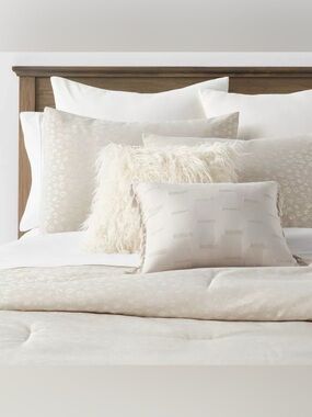 Threshold Luxe Jacquard Snow Leopard Comforter Set